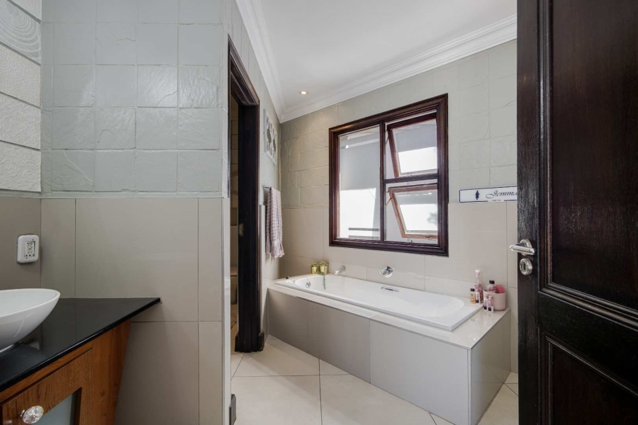 6 Bedroom Property for Sale in Dainfern Golf Estate Gauteng