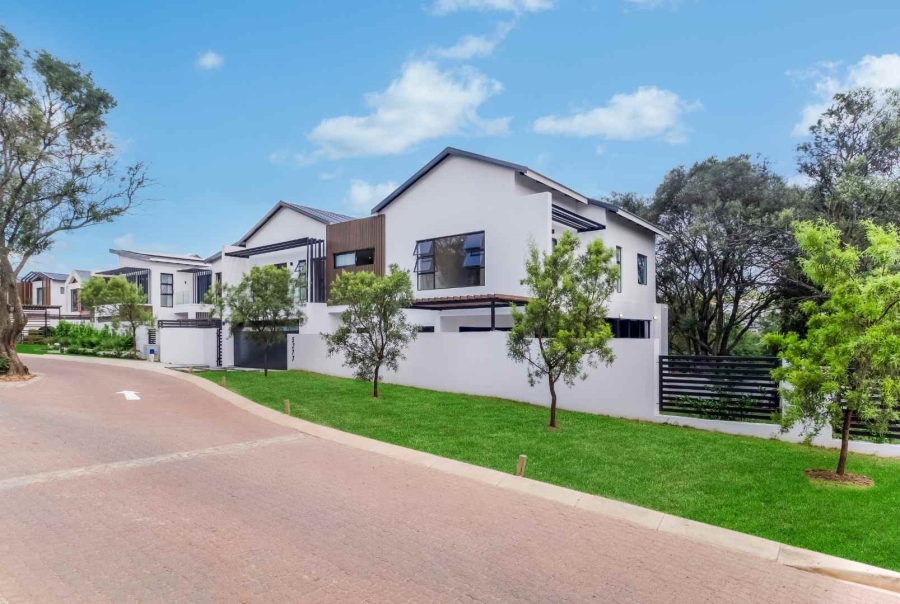 4 Bedroom Property for Sale in Helderfontein Estate Gauteng