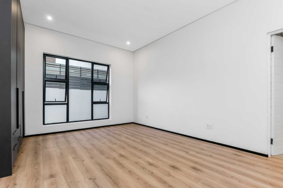 4 Bedroom Property for Sale in Helderfontein Estate Gauteng