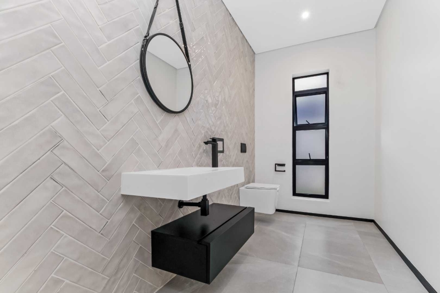 4 Bedroom Property for Sale in Helderfontein Estate Gauteng