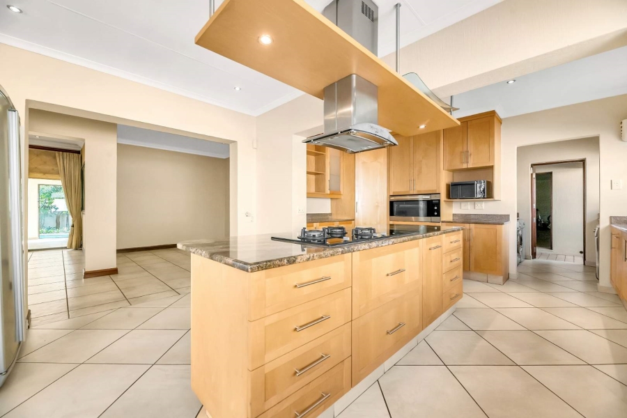 To Let 6 Bedroom Property for Rent in Fourways Gardens Gauteng