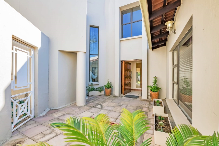 To Let 6 Bedroom Property for Rent in Fourways Gardens Gauteng