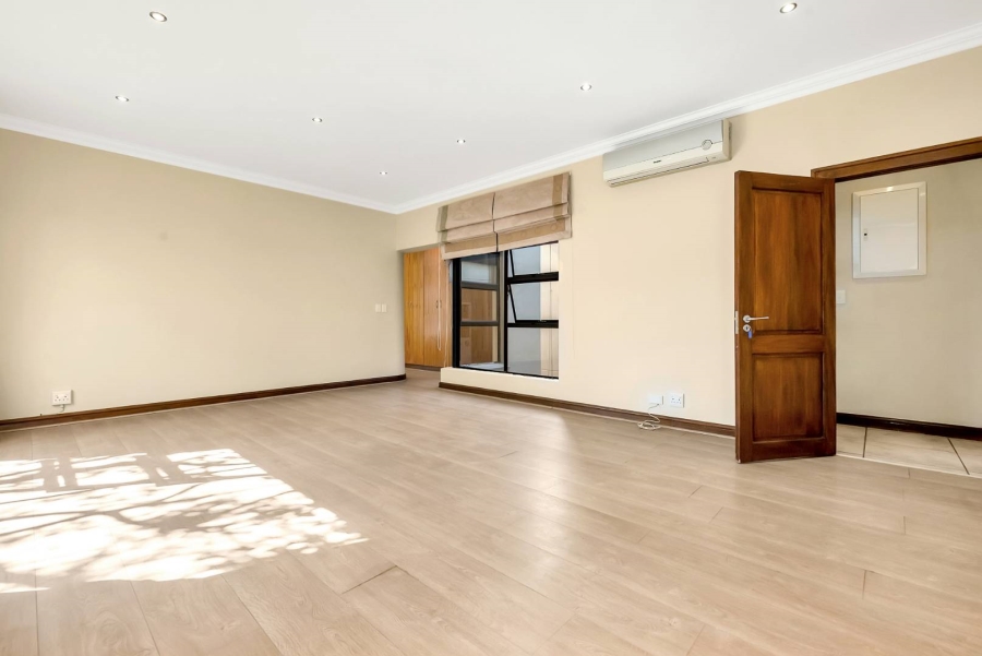 To Let 6 Bedroom Property for Rent in Fourways Gardens Gauteng