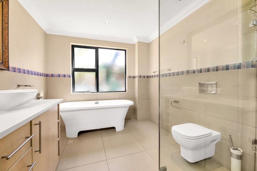 To Let 6 Bedroom Property for Rent in Fourways Gardens Gauteng