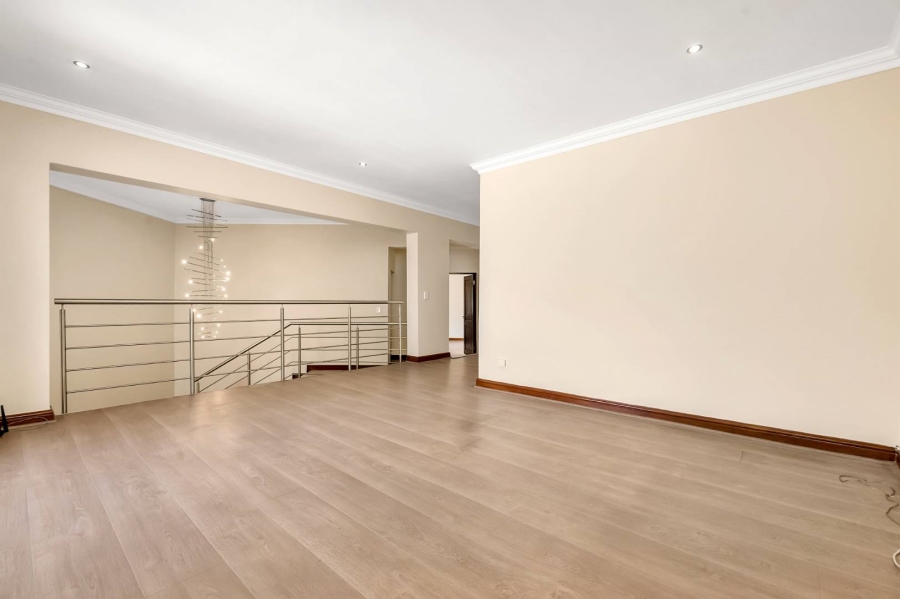 To Let 6 Bedroom Property for Rent in Fourways Gardens Gauteng
