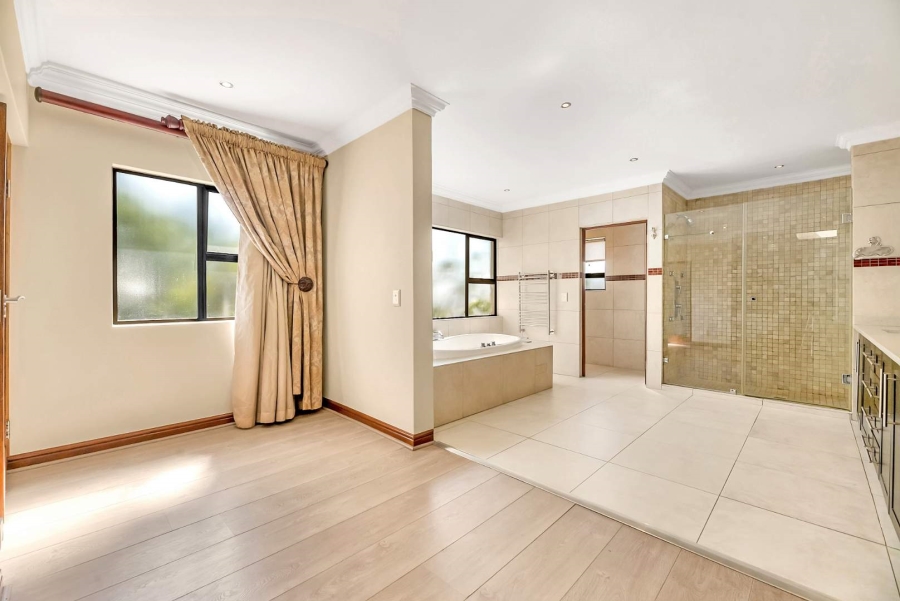 To Let 6 Bedroom Property for Rent in Fourways Gardens Gauteng