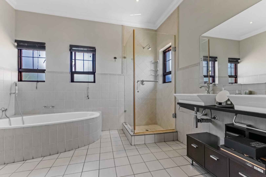 3 Bedroom Property for Sale in Broadacres Gauteng