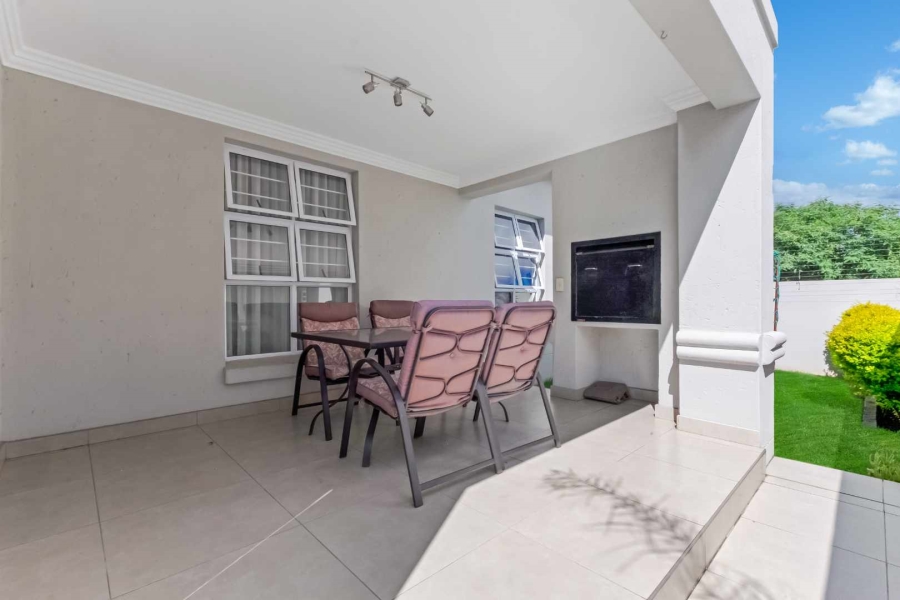 3 Bedroom Property for Sale in Broadacres Gauteng