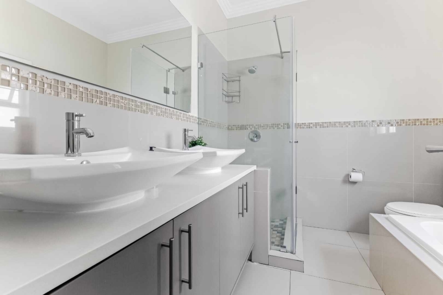 3 Bedroom Property for Sale in Broadacres Gauteng