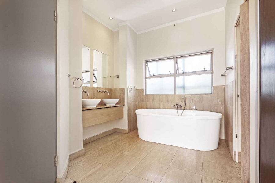 3 Bedroom Property for Sale in Sandhurst Gauteng