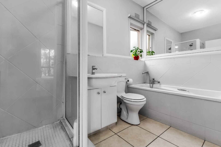 1 Bedroom Property for Sale in Lonehill Gauteng