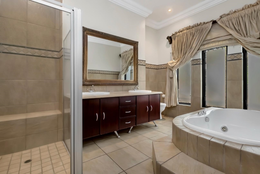 To Let 4 Bedroom Property for Rent in Dainfern Golf Estate Gauteng