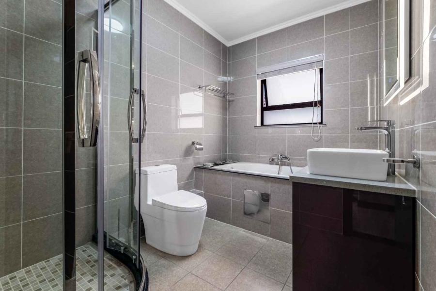 2 Bedroom Property for Sale in Broadacres Gauteng