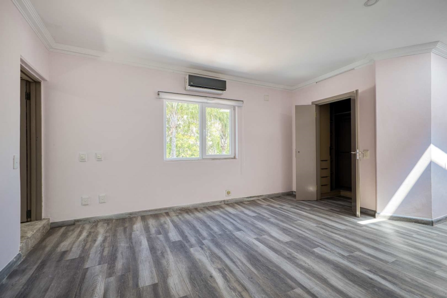 5 Bedroom Property for Sale in Fourways Gardens Gauteng