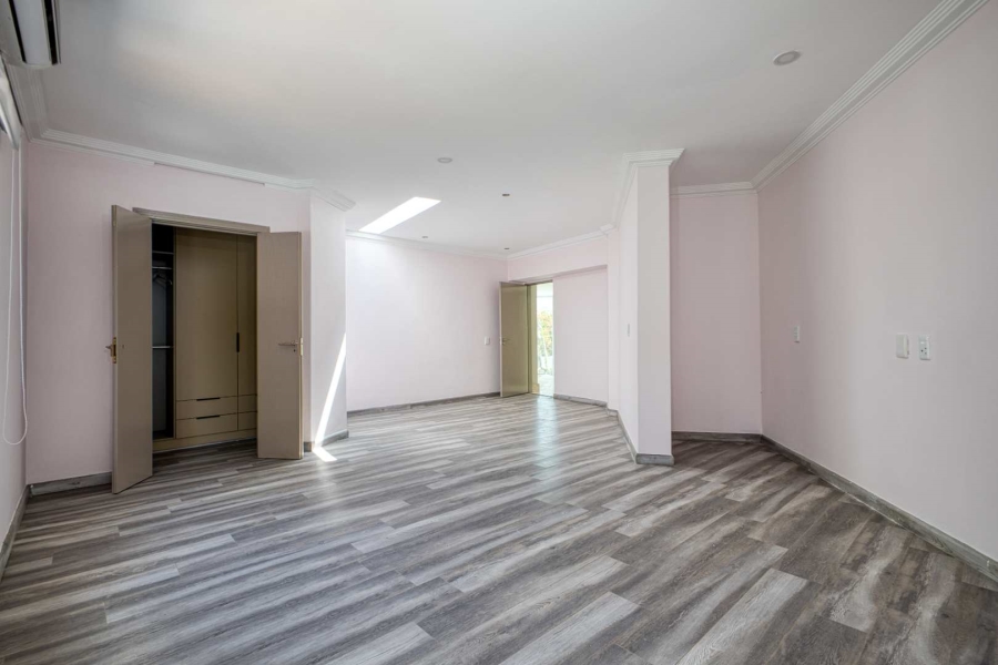 5 Bedroom Property for Sale in Fourways Gardens Gauteng