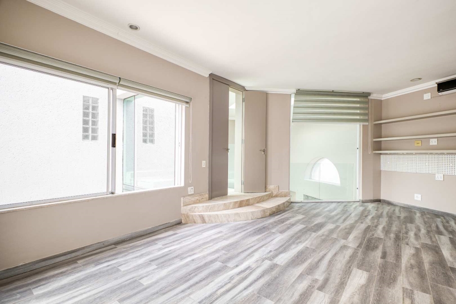 5 Bedroom Property for Sale in Fourways Gardens Gauteng