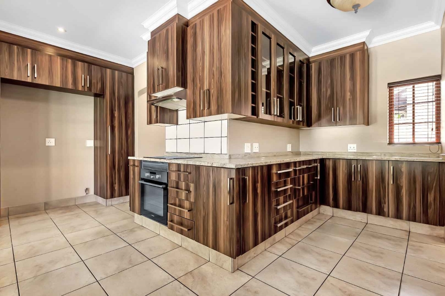 To Let 4 Bedroom Property for Rent in Fourways Gardens Gauteng