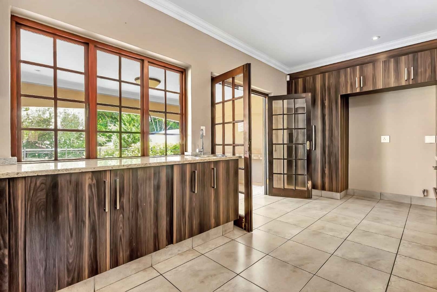 To Let 4 Bedroom Property for Rent in Fourways Gardens Gauteng