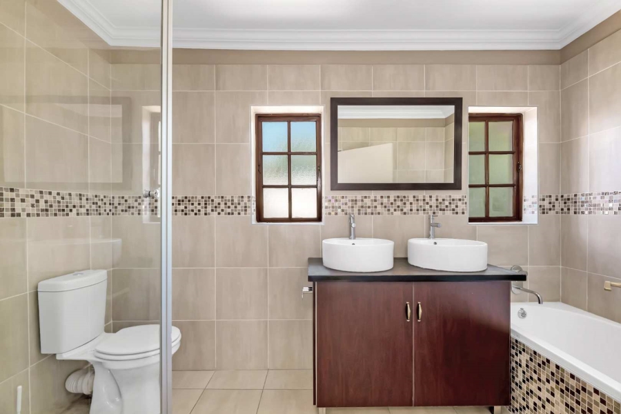 To Let 4 Bedroom Property for Rent in Fourways Gardens Gauteng