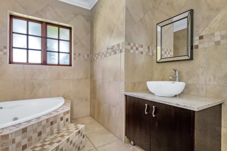 To Let 4 Bedroom Property for Rent in Fourways Gardens Gauteng