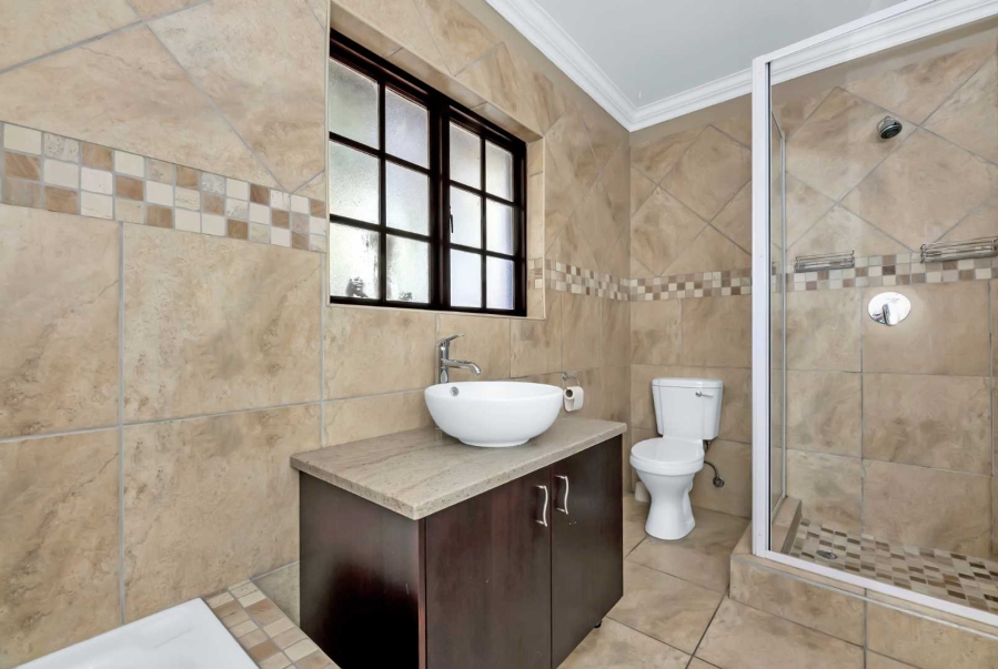 To Let 4 Bedroom Property for Rent in Fourways Gardens Gauteng