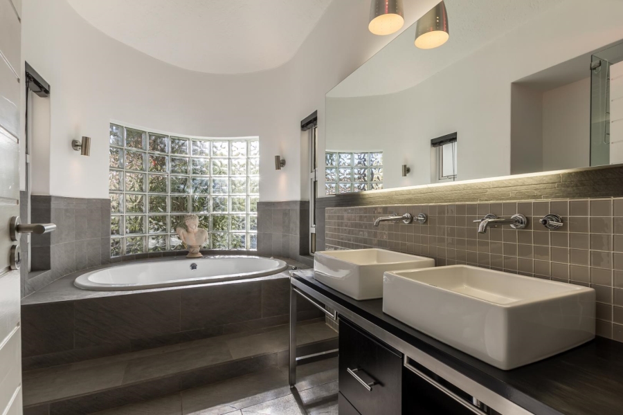 To Let 5 Bedroom Property for Rent in Dainfern Golf Estate Gauteng