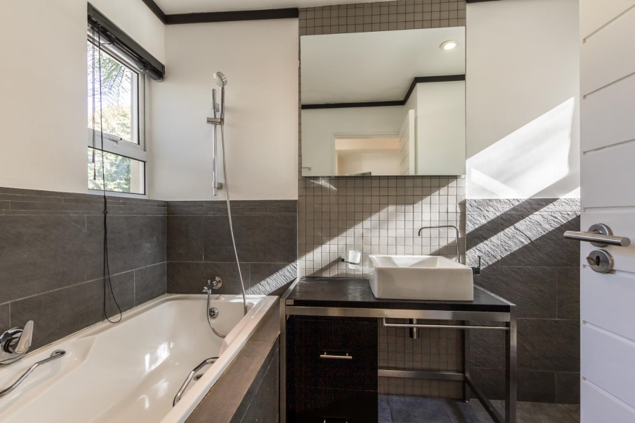 To Let 5 Bedroom Property for Rent in Dainfern Golf Estate Gauteng