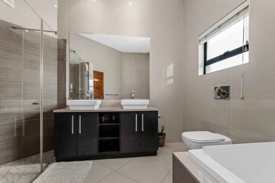 To Let 4 Bedroom Property for Rent in Fourways Gardens Gauteng