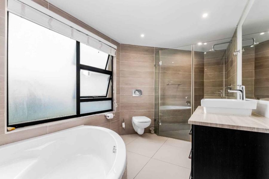 To Let 4 Bedroom Property for Rent in Fourways Gardens Gauteng