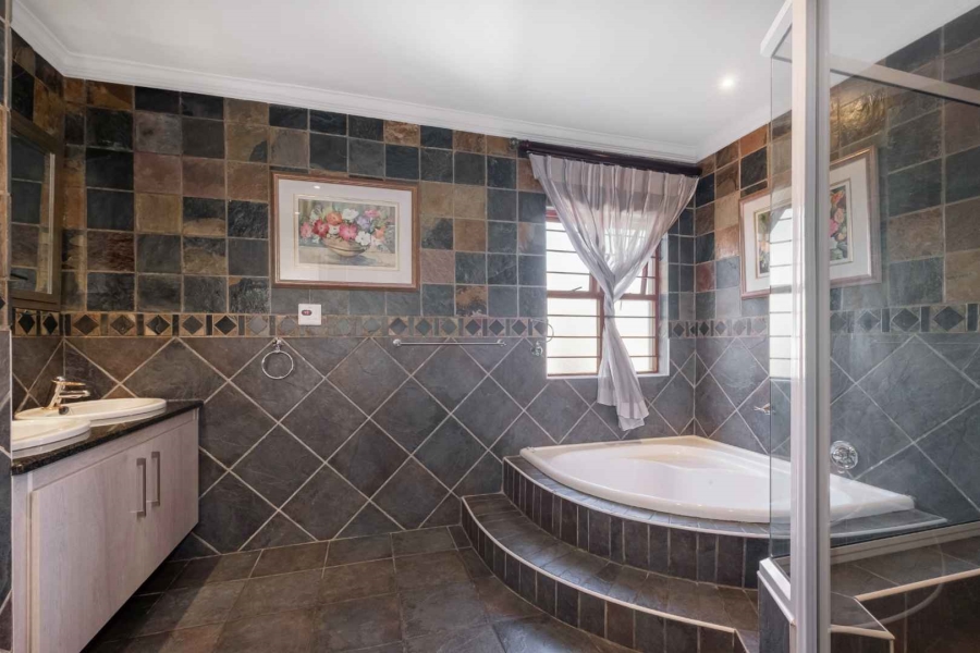 4 Bedroom Property for Sale in Beverley Gauteng