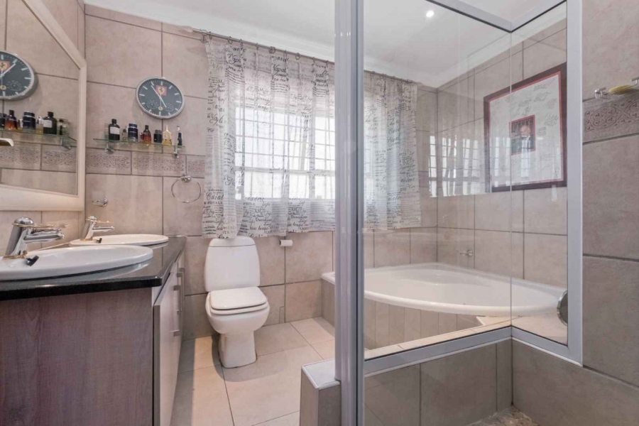 4 Bedroom Property for Sale in Beverley Gauteng