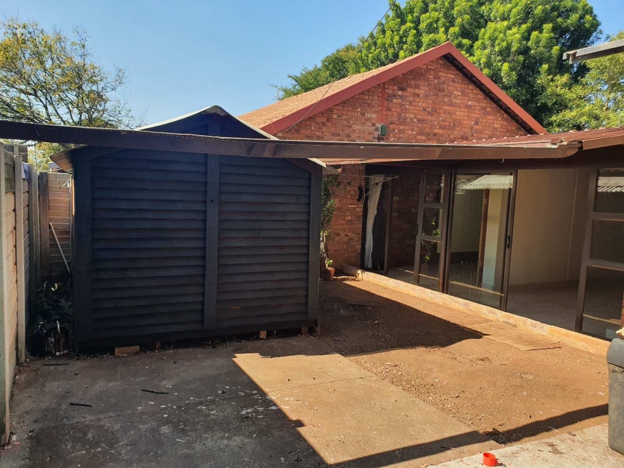 To Let 1 Bedroom Property for Rent in Sinoville Gauteng