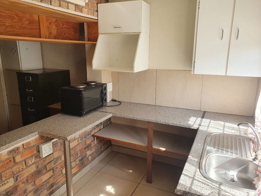 To Let 1 Bedroom Property for Rent in Sinoville Gauteng