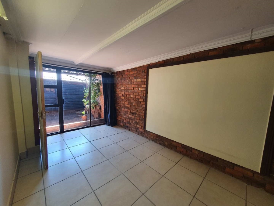 To Let 1 Bedroom Property for Rent in Sinoville Gauteng