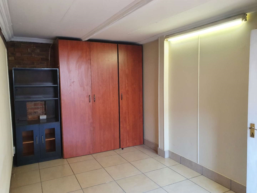 To Let 1 Bedroom Property for Rent in Sinoville Gauteng
