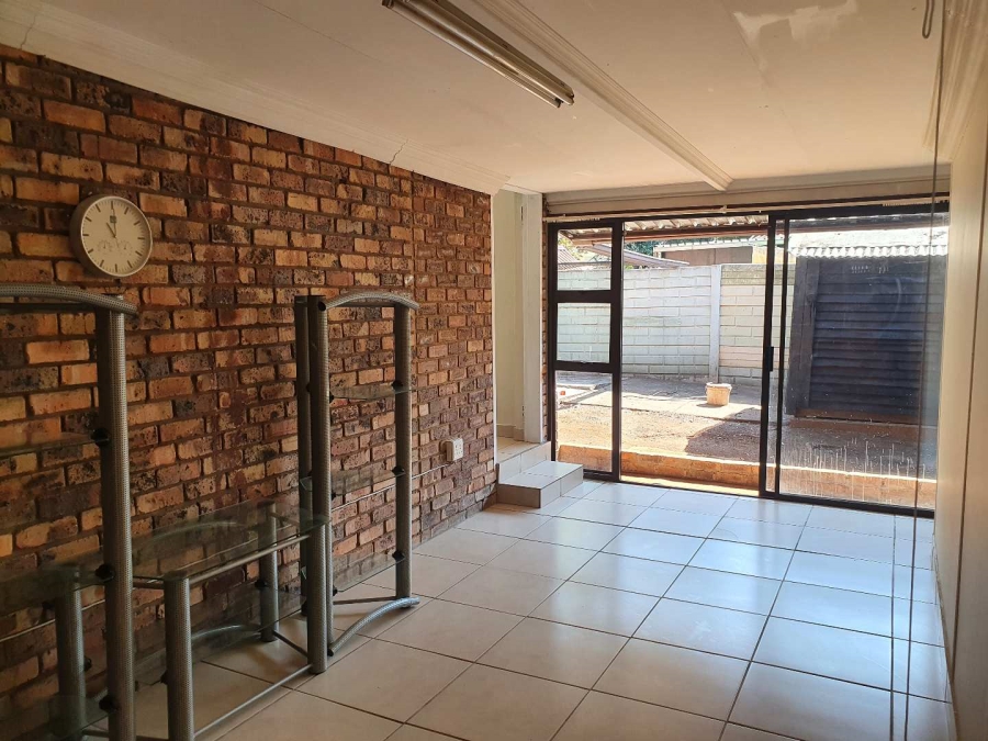 To Let 1 Bedroom Property for Rent in Sinoville Gauteng