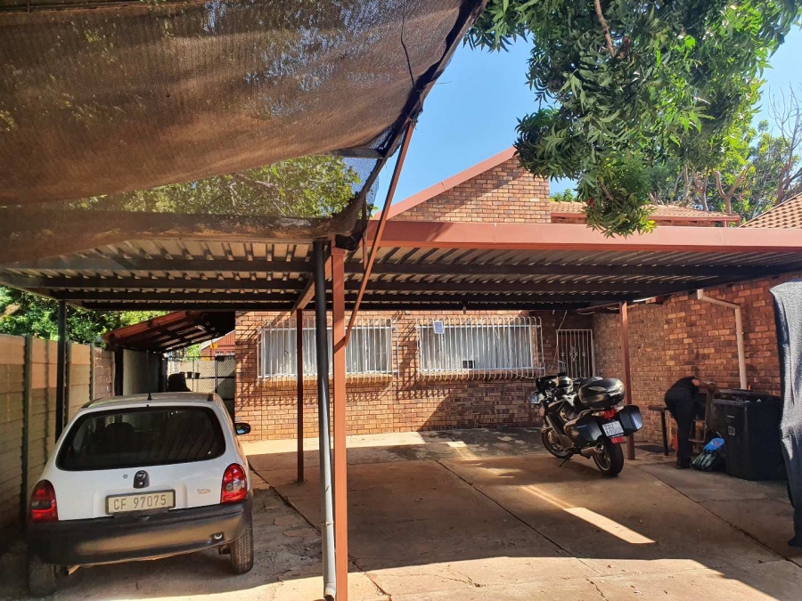 To Let 1 Bedroom Property for Rent in Sinoville Gauteng