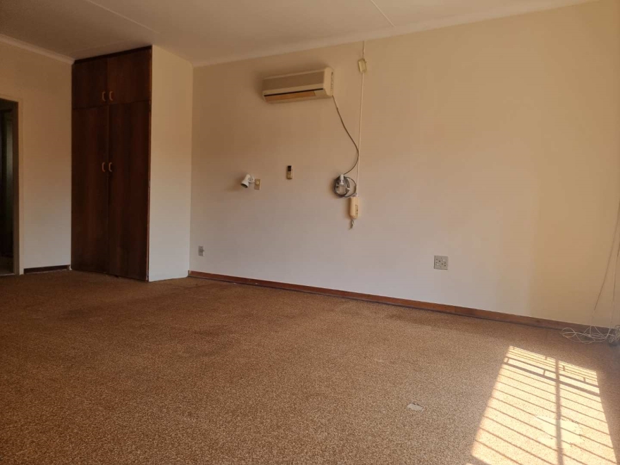 4 Bedroom Property for Sale in Florauna Gauteng