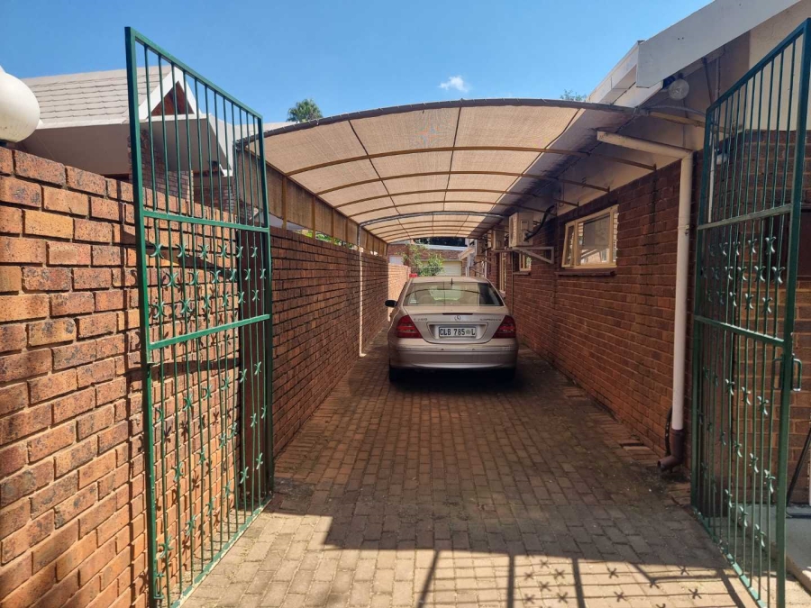 4 Bedroom Property for Sale in Florauna Gauteng