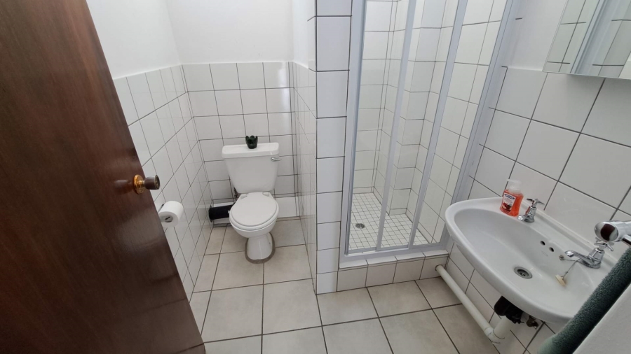 To Let 2 Bedroom Property for Rent in Honeyhills Gauteng