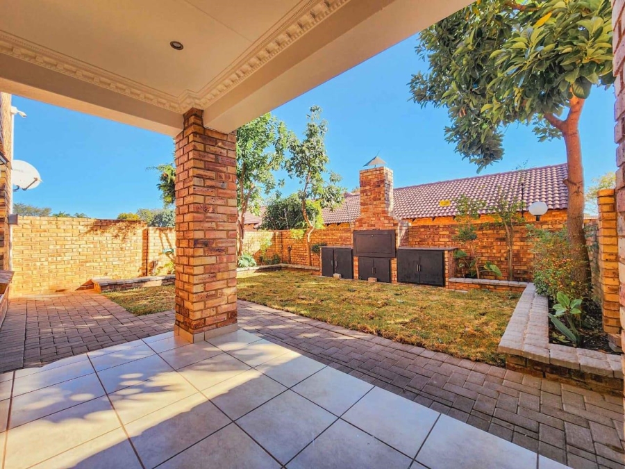 2 Bedroom Property for Sale in Theresa Park Gauteng