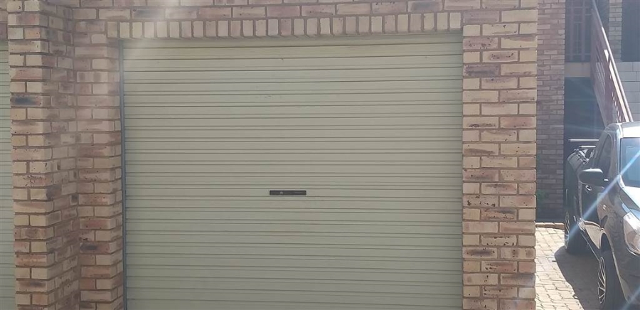 2 Bedroom Property for Sale in Theresa Park Gauteng