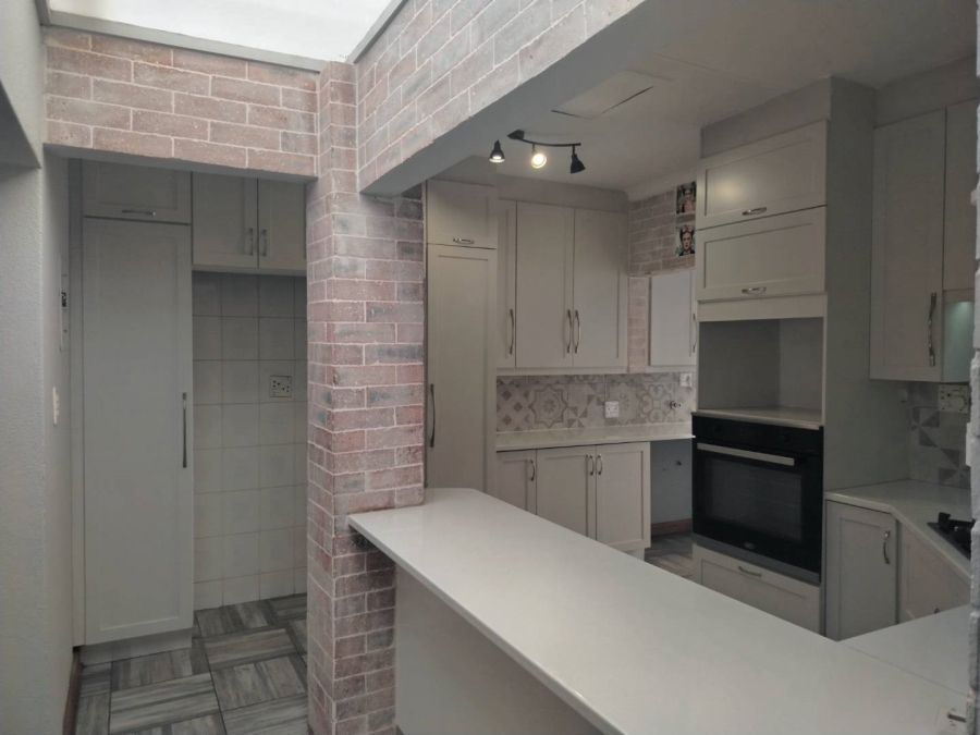 4 Bedroom Property for Sale in Glen Marais Gauteng