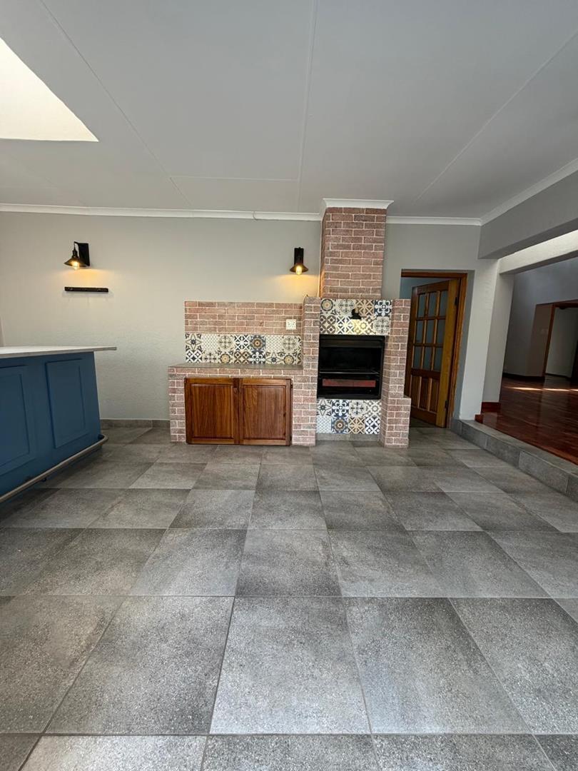 4 Bedroom Property for Sale in Glen Marais Gauteng