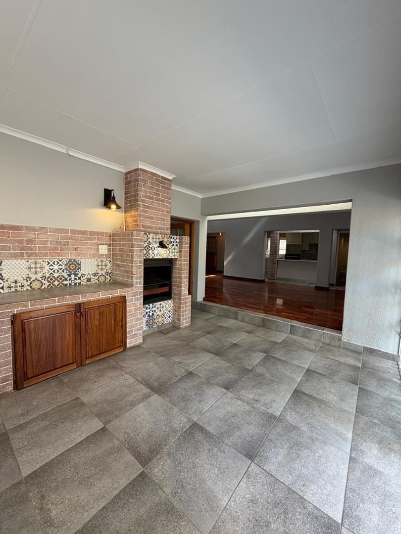 4 Bedroom Property for Sale in Glen Marais Gauteng