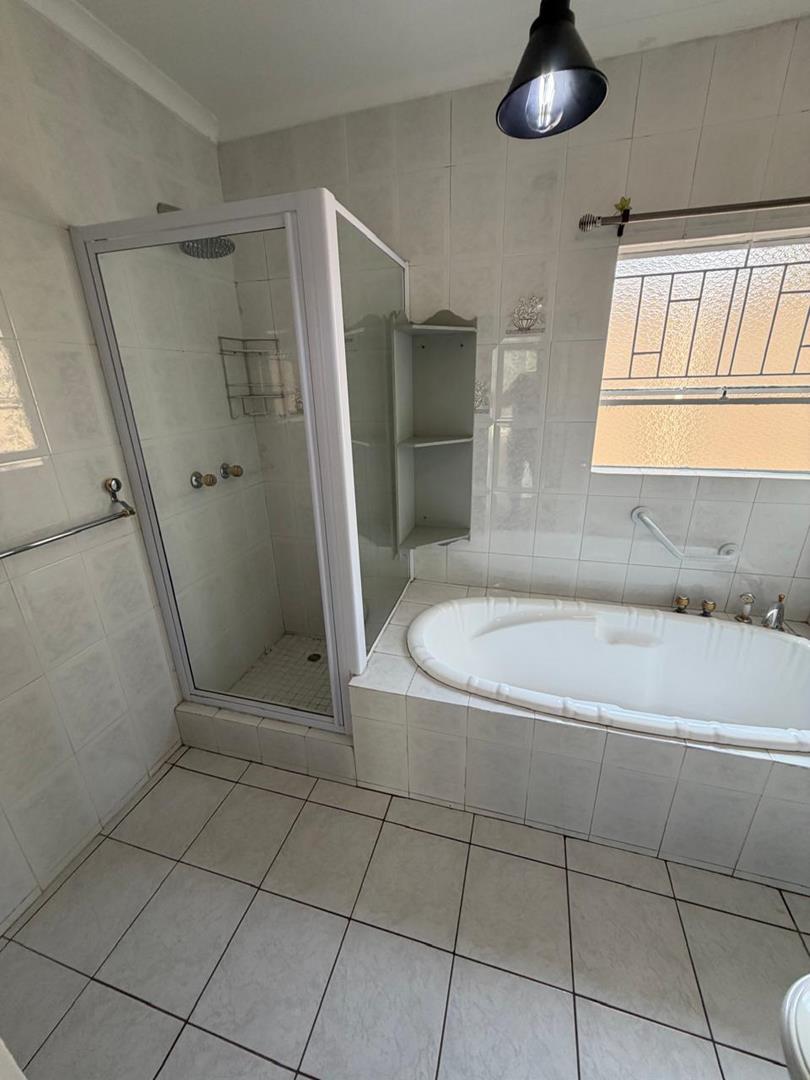 4 Bedroom Property for Sale in Glen Marais Gauteng