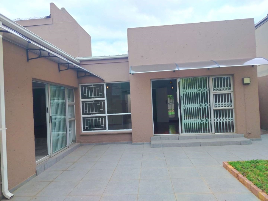 4 Bedroom Property for Sale in Glen Marais Gauteng