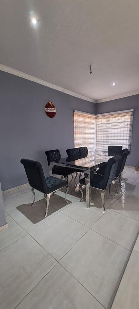 5 Bedroom Property for Sale in Naturena Gauteng