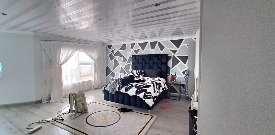 5 Bedroom Property for Sale in Naturena Gauteng