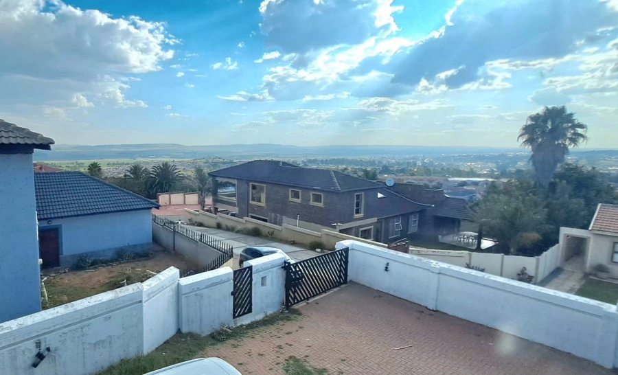 5 Bedroom Property for Sale in Naturena Gauteng
